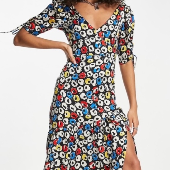 TOPSHOP Dresses & Skirts - TOPSHOP Women”s Primary Floral In Black Tiered  Midi Dress Size 4